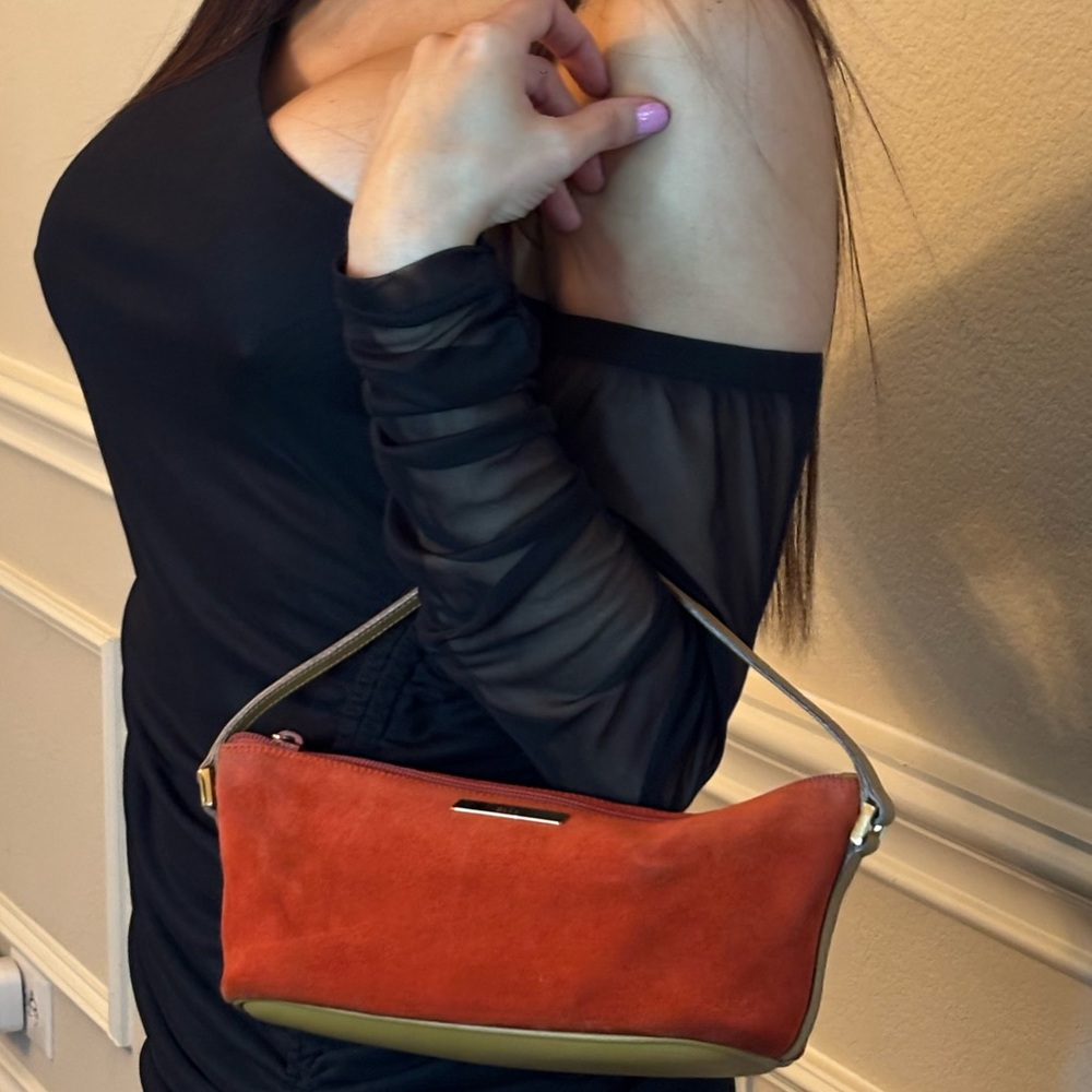 Gucci Vintage Suede Shoulder Bag – Vibrant Orange (2002)